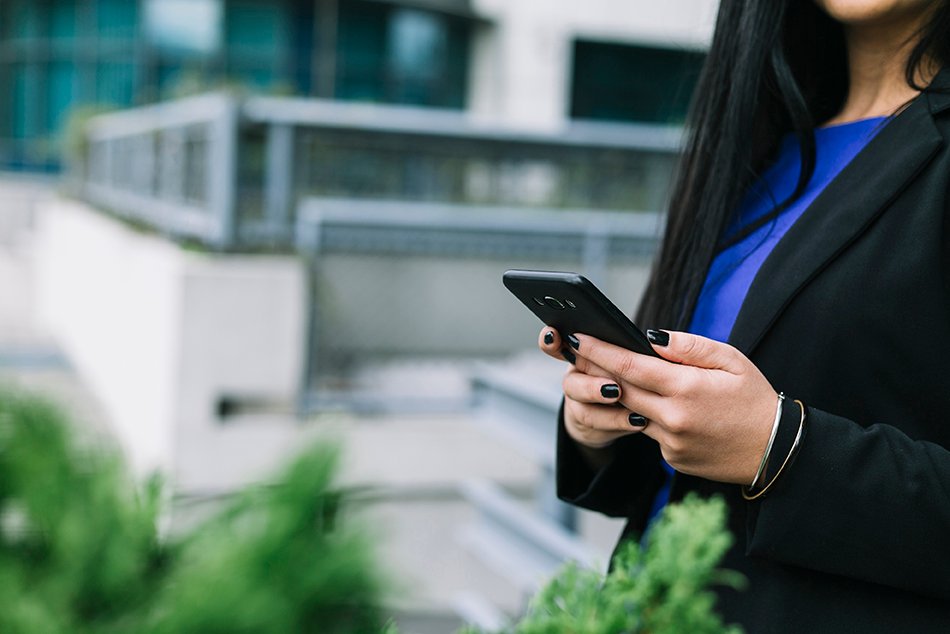 close-up-businesswoman-s-hand-using-cellphone