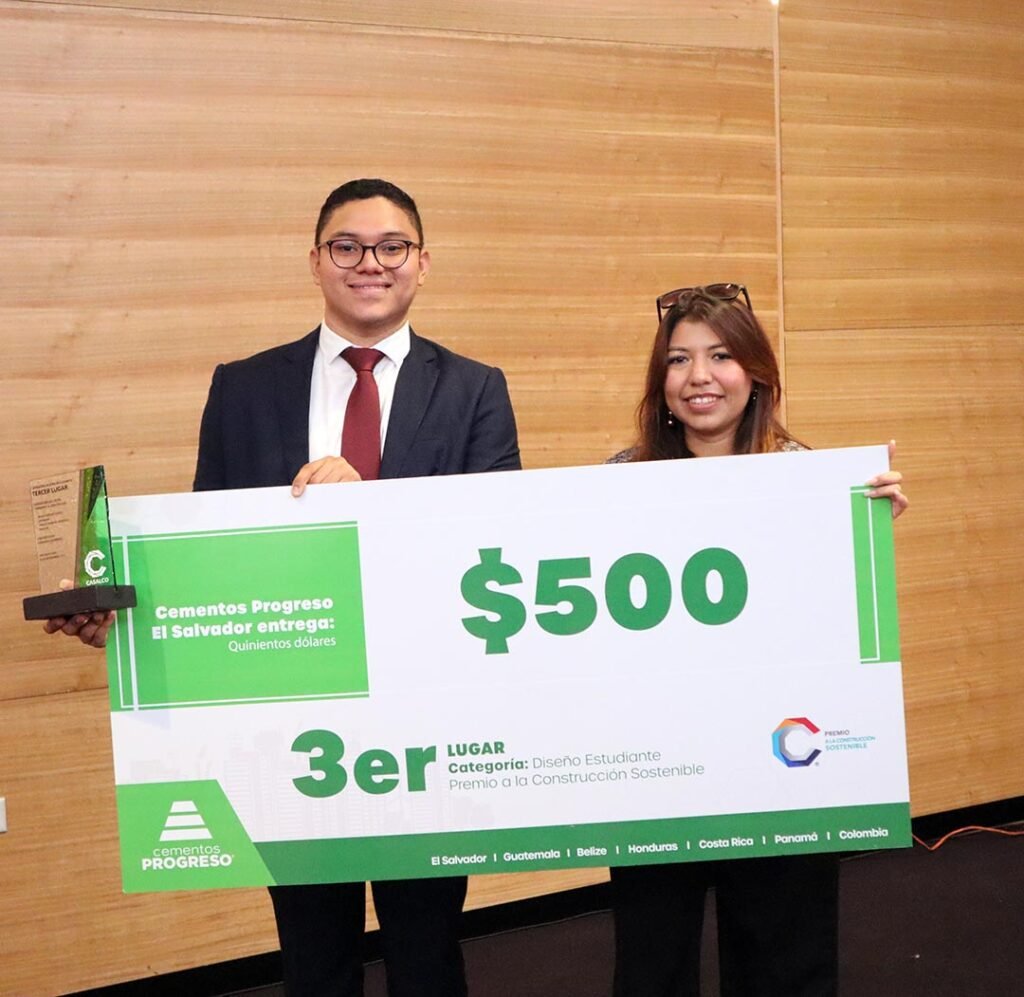 _Estudiantes ganadores 3° con cheque