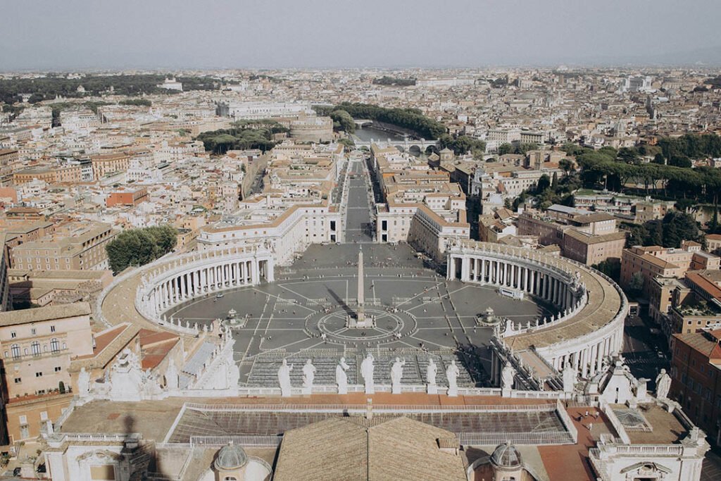 _pexels-alina-rossoshanska-338724645-29319422ElVaticano