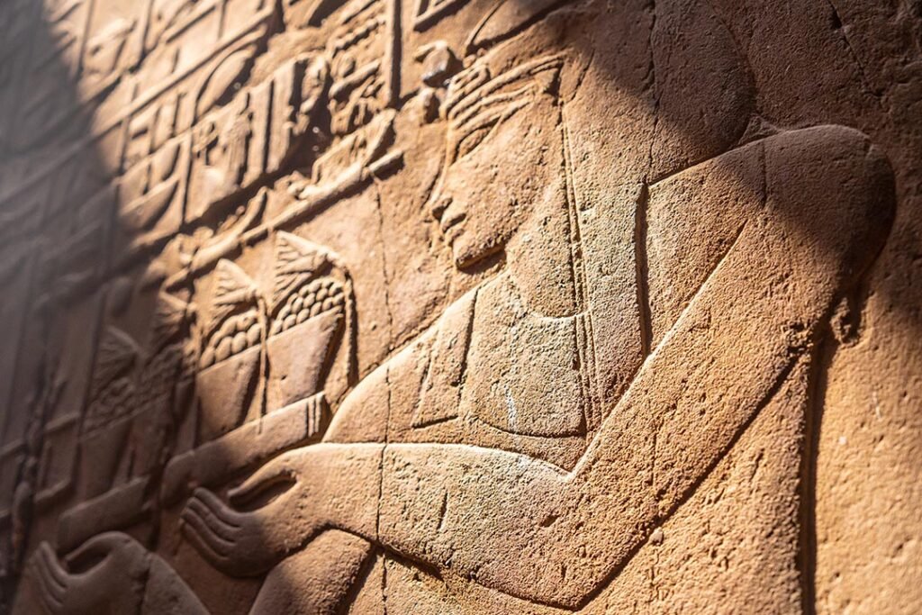 _closeup-engravings-walls-luxor-temple-egypt