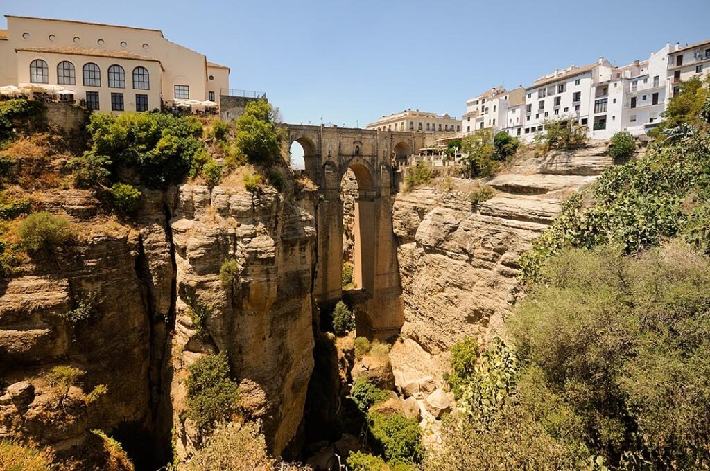 _cliffs-near-el-puente-nuevo-ronda