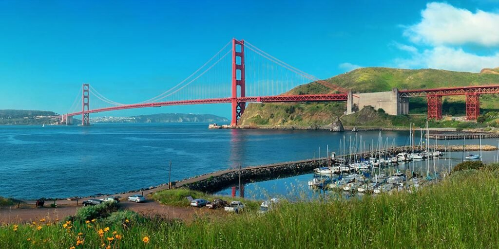 _golden-gate-bridge-panorama-san-francisco-with-bay-boat